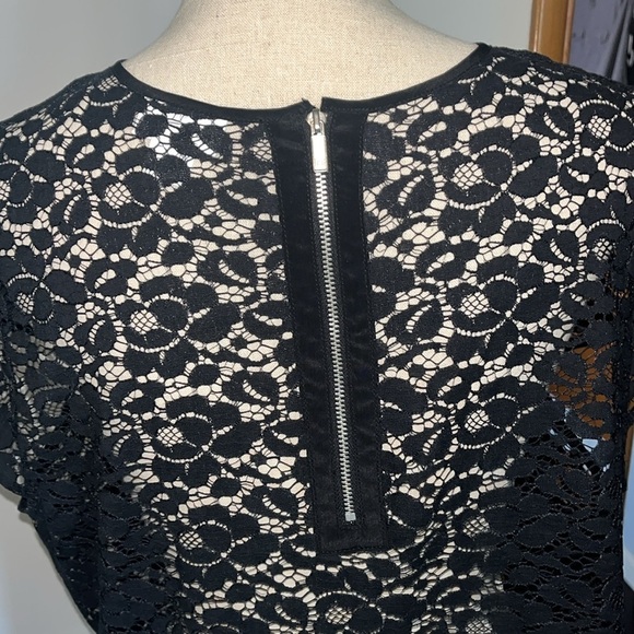 Liz Claiborne Black Lace Embellished Cap Sleeve Blouse size XL - Picture 5 of 6